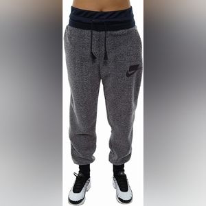 10. NIKE NSW SPORTWEAR SHERPA JOGGER